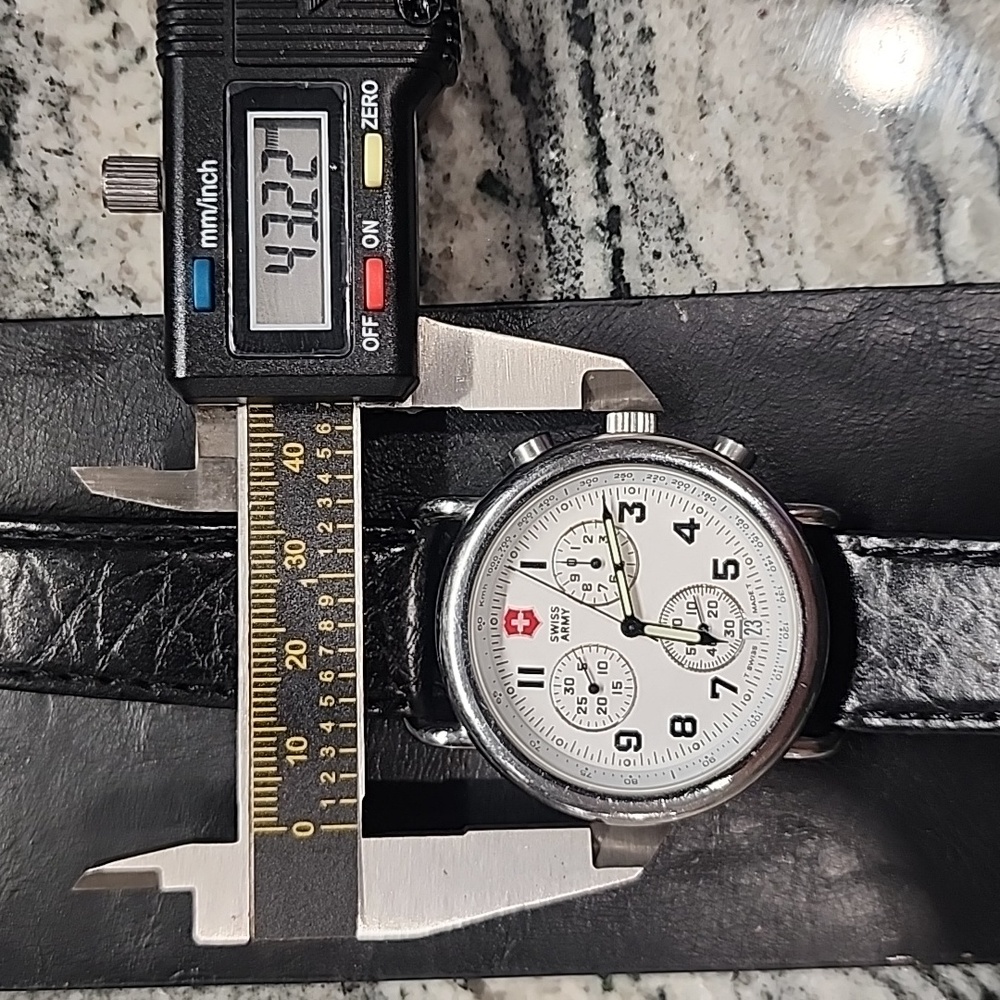 Swiss Army quartz watch